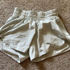 NWOT MINT LULULEMON TRACKER SHORTS